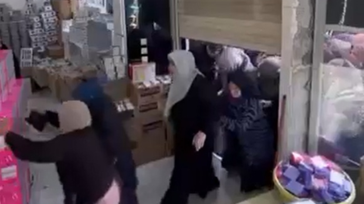 Bursa’da çeyiz açılışında izdiham