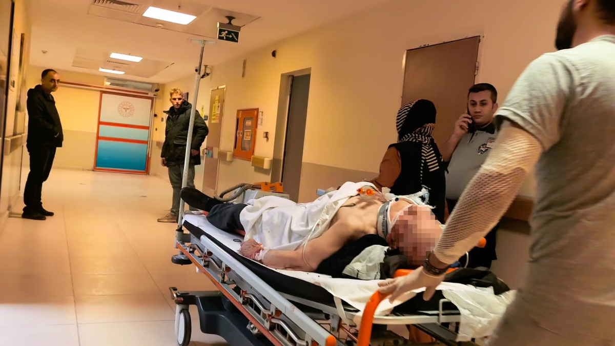 Bursa’da merdiven boşluğuna yuvarlanan yaşlı adam ağır yaralandı