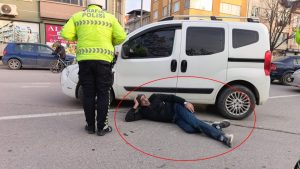 Bursa’da muayene olduğu hastaneden evine dönen kişi, sedyeyle tekrar hastaneye döndü