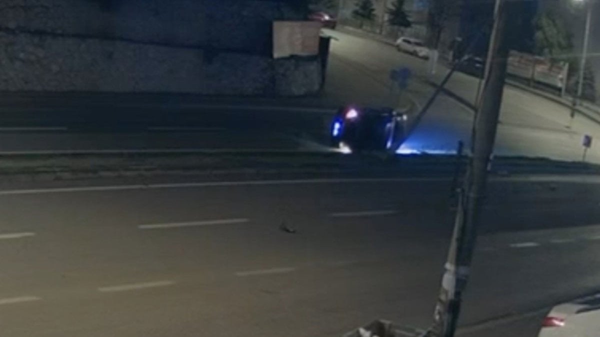 Bursa’da otomobil devrildi: 3 yaralı