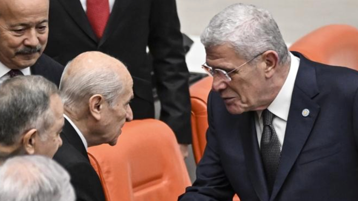 Bütçe görüşmelerinin son gününde Müsavat Dervişoğlu ve Devlet Bahçeli el sıkıştı