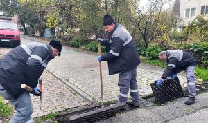 Canik Belediyesi Ekipleri Sahada: Mazgallar Tek Tek Temizleniyor