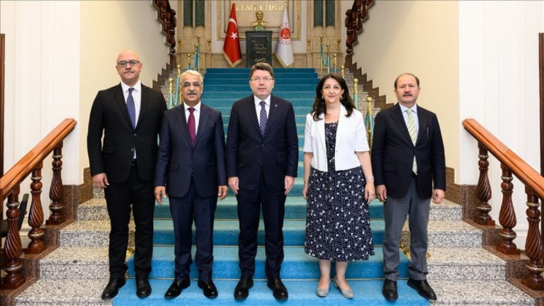 DEM Parti İmralı heyeti Numan Kurtulmuş ve Yılmaz Tunç’u ziyaret edecek