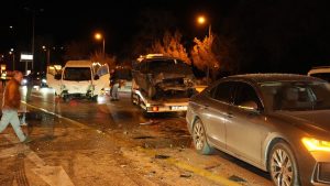 Denizli’de 5 aracın karıştığı zincirleme kaza çok sayıda kişi yaralandı