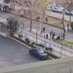 Diyarbakır’da adliye önünde tekmeli yumruklu kavga kameraya yansıdı