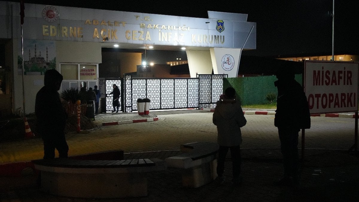 Edirne’de 12 yıl sonra tahliye olan mahkum mutluluk gözyaşları döktü