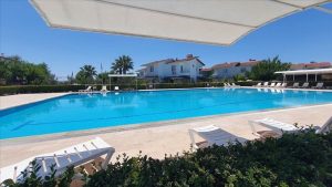 Erkek müşteriyi tek başına havuza almayan otele ceza