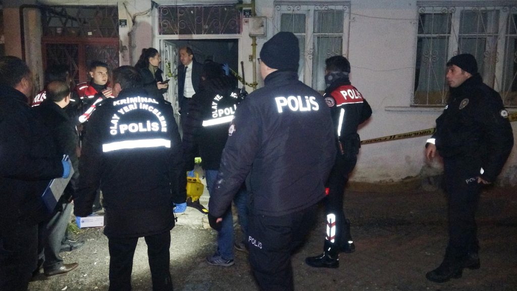 Erzurum’da evinde bıçaklı saldırıya uğradı