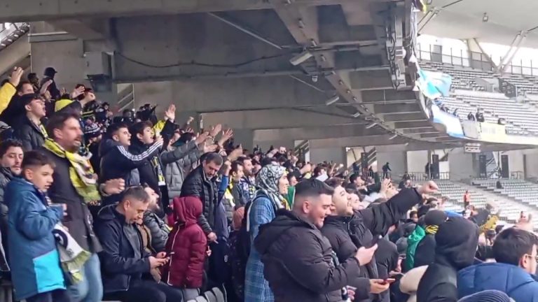 Fenerbahçe taraftarından Sadettin Saran tezahüratları