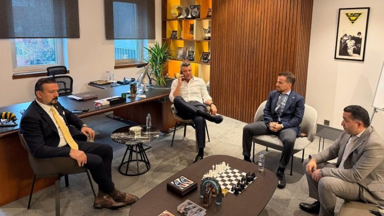 Fenerbahçe yönetiminden transfer açıklaması