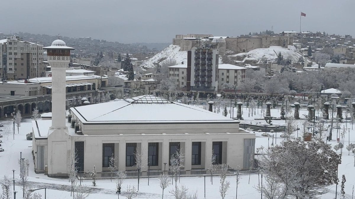 Gaziantep beyaz örtü ile laplandı
