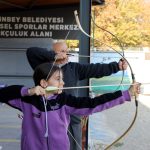 Gaziantep’te tarih dizilerinden etkilenen baba-kız okçuluğa merak sardı