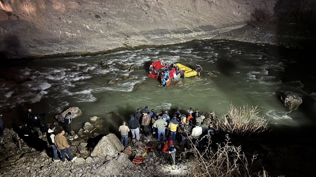 Hakkari’de uçurumdan düşen otomobilin kadın sürücüsü ağır yaralandı