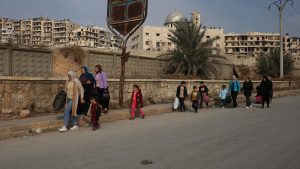Halep’te PKK/YPG kontrolündeki mahallelerde siviller evlerini terk ediyor