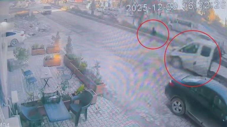 Hatay’da yolun karşısına geçen çocuk ölümden döndü