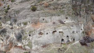 İndağı Kaya Mezarları zamanda yolculuk sunuyor