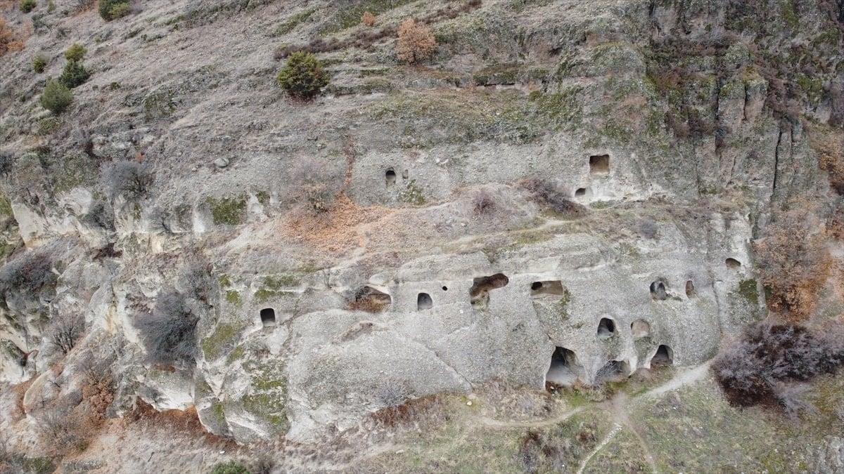İndağı Kaya Mezarları zamanda yolculuk sunuyor