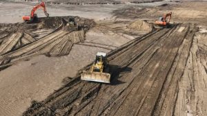 Irak kum fırtınalarına karşı alarmda: Çöle kil seriliyor