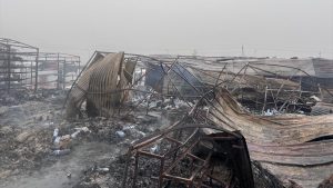 Irak’ta mülteci kampında yangın: 30’dan fazla dükkan kül oldu