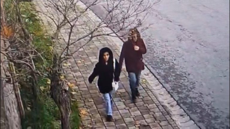 İstanbul’da bir evden 2 milyon TL çalan iki kadın kamerada