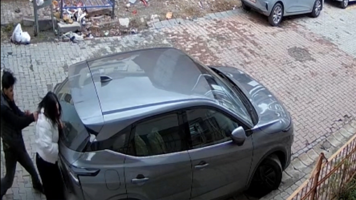 İstanbul’da eşini sokak ortasında darbeden şahıs: Burun estetiği yaptırıp boşanmak istedi