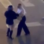 İstanbul’da kadınların taksi parası kavgası kamerada