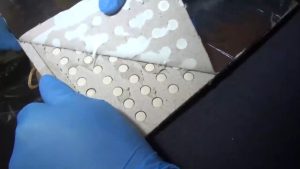 İstanbul’da mezuniyet keplerine gizlenmiş 53 bin adet uyuşturucu ele geçirildi