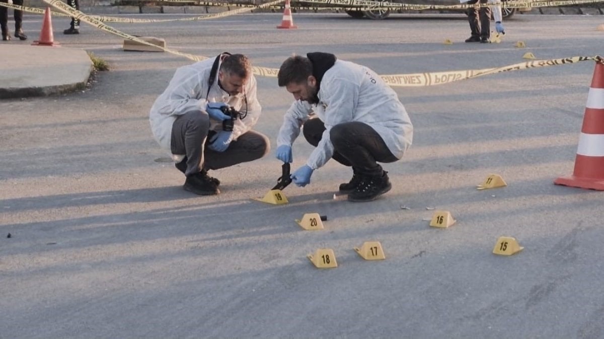 İstanbul’da otobüs durağında bir kız öğrenciye silahlı saldırı