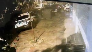 İstanbul’da park halindeki otomobile uzun namlulu silahla ateş açtılar