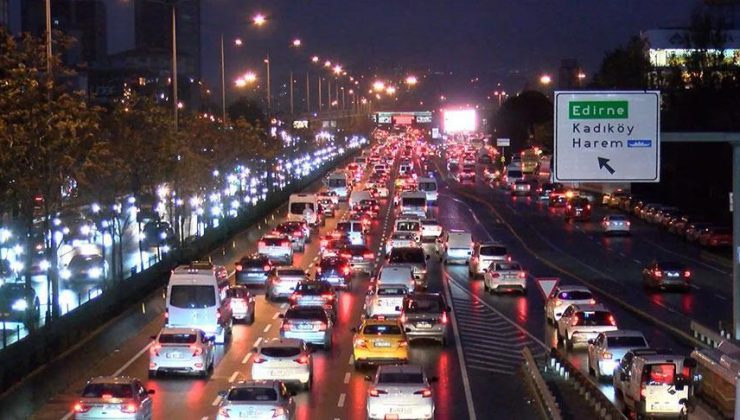 İstanbul’da trafik kilit! Yoğunluk yüzde 90’a ulaştı