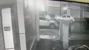 İstanbul’da uzun namlulu silahlarla saldırı: Park halindeki otomobil hedef alındı