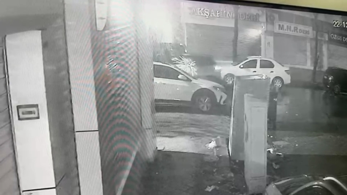 İstanbul’da uzun namlulu silahlarla saldırı: Park halindeki otomobil hedef alındı