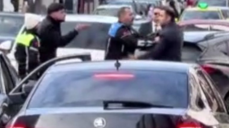 İstanbul’da yol verme tartışması kavgaya dönüştü