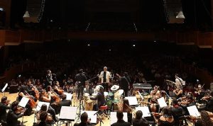 İzmir Oda Orkestrası Latin müzikleriyle dans ettirdi