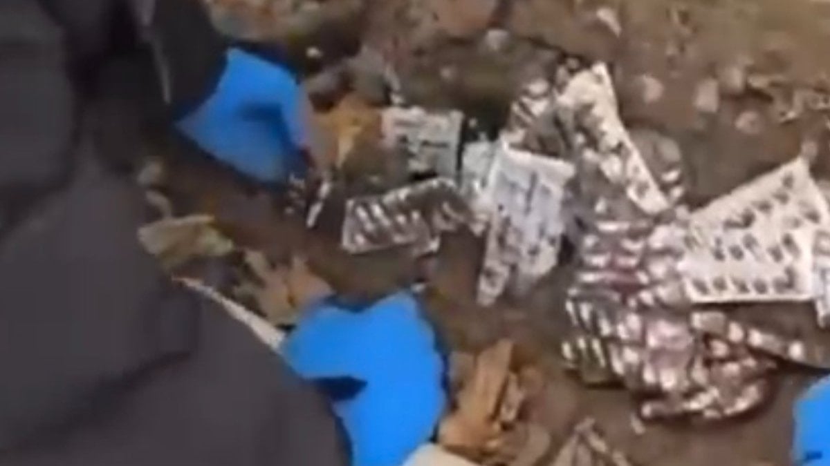 İzmir’de bahçeden 9 bin uyuşturucu hap çıktı