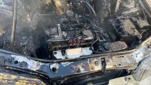 Kars’ta seyir halindeki otomobil alev aldı