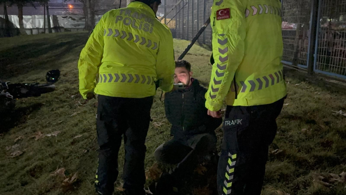 Kayseri’de ‘dur’ ihtarına uymayarak kaçan alkollü sürücü alkometreyi üflememek için direndi