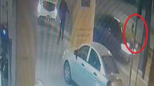 Kayseri’de otomobilin yayaya çarptığı kaza kamerada: 2 yaralı