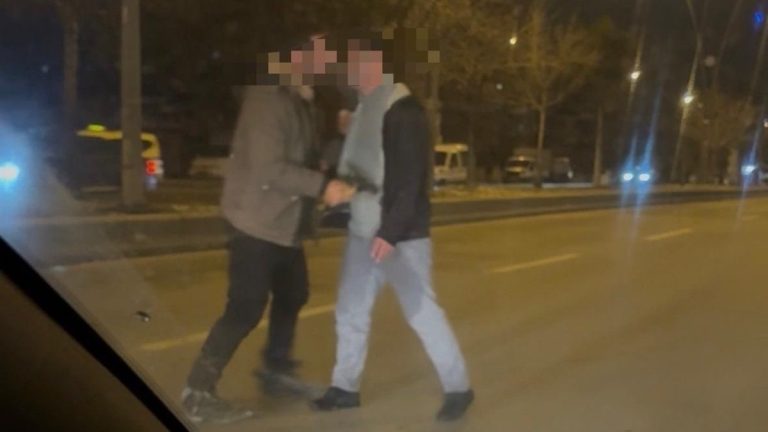 Kayseri’de tırın önüne atlayan alkollü şahıs trafiği birbirine kattı