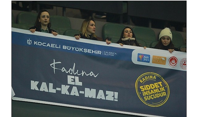 Kocaeli Stadyumu’nda kadına şiddete karşı güçlü mesaj verildi; “Kadına el kalkamaz”