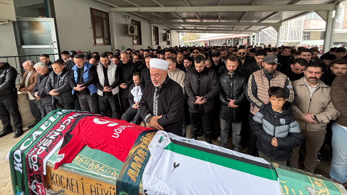 Kocaeli’de kavgada hayatını kaybeden futbolcu Uğurcan Bekçi toprağa verildi