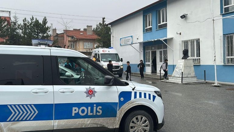 Kütahya’da ücretsiz dağıtılan çikolataları yiyen 20 çocuk hastanelik oldu