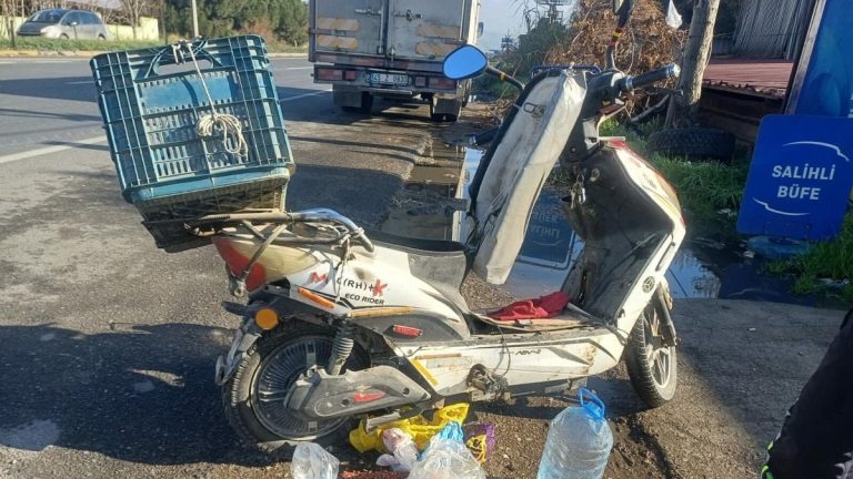 Manisa’da otomobil ile çarpışan elektrikli bisikletin sürücüsü hayatını kaybetti