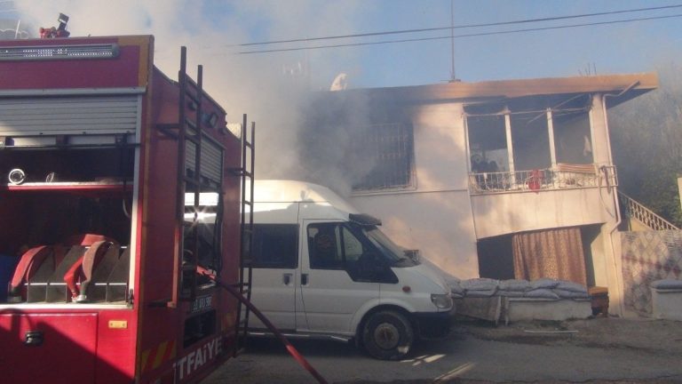 Mersin’de evde çıkan yangında 2 çocuk hayatını kaybetti
