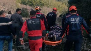 Muğla’da kayalıklardan düşen yaşlı adam, ekiplerin çabasıyla kurtarıldı