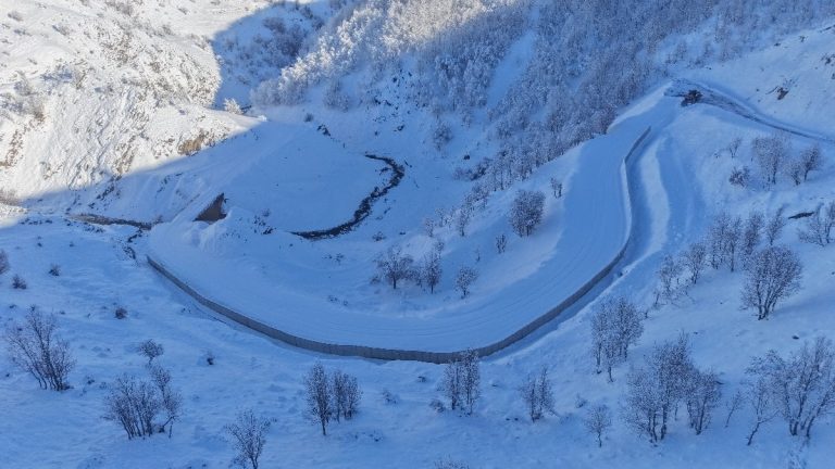 Muş’ta 333 köy yolu ulaşıma açıldı