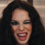 Sahnede korku dolu anlar! Aslı Bekiroğlu’nun kafasına kapı düştü