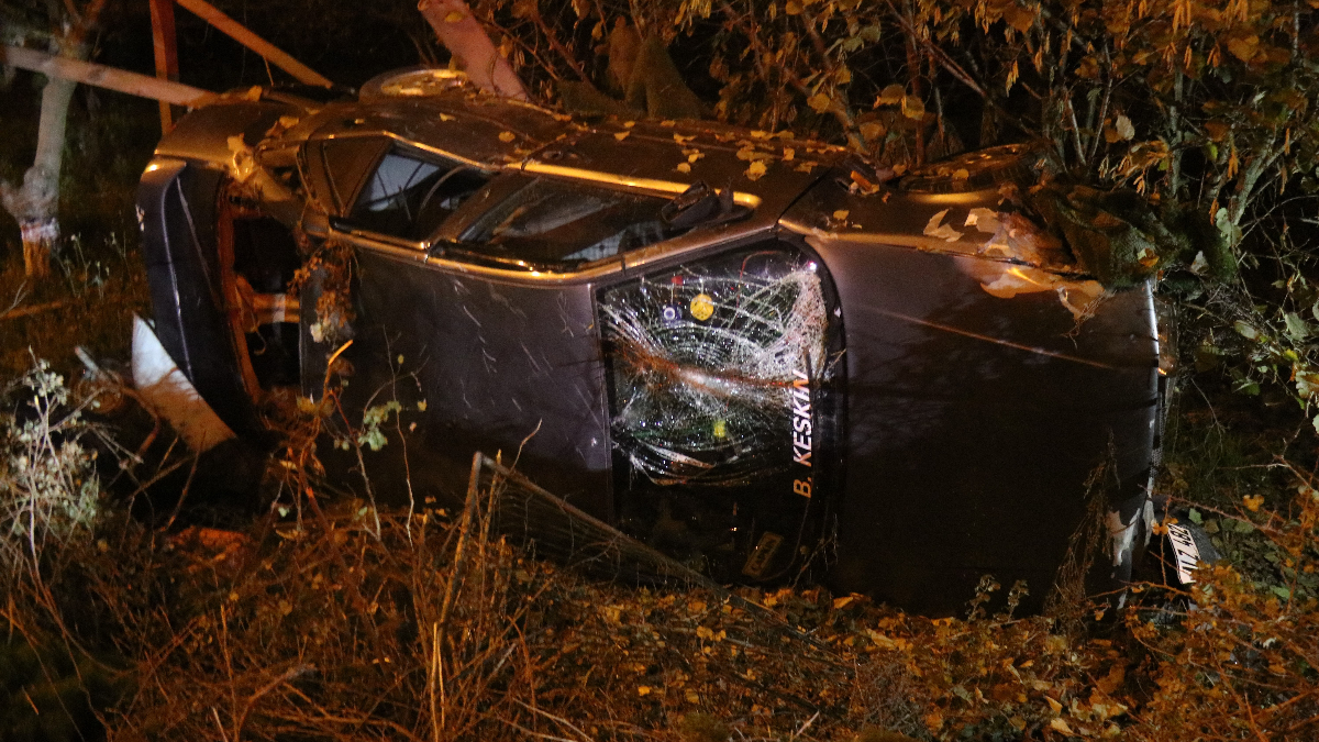 Sakarya’da otomobil tarlaya savruldu: 5 yaralı