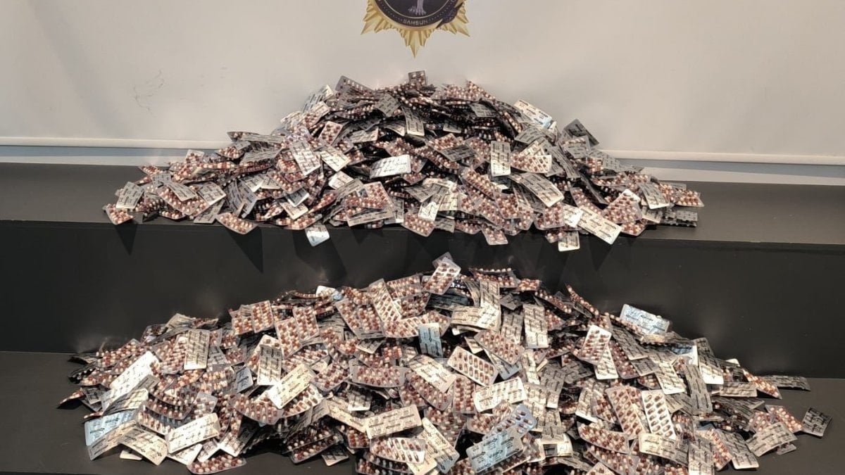 Samsun’da arızalı araç sürücüsüyle uyuşturucu sevkiyatı: 28 bin hap ele geçirildi
