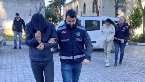 Samsun’da üşüdükleri için girdikleri evden 50 bin liralık televizyon çaldılar